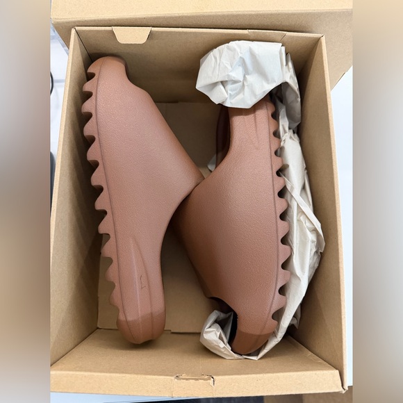 Adidas YZY Brown Foam Slides – New in Box - Picture 5 of 8